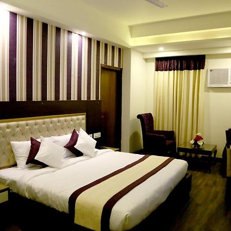 Zirakpur Hotel S C Residency מראה חיצוני תמונה