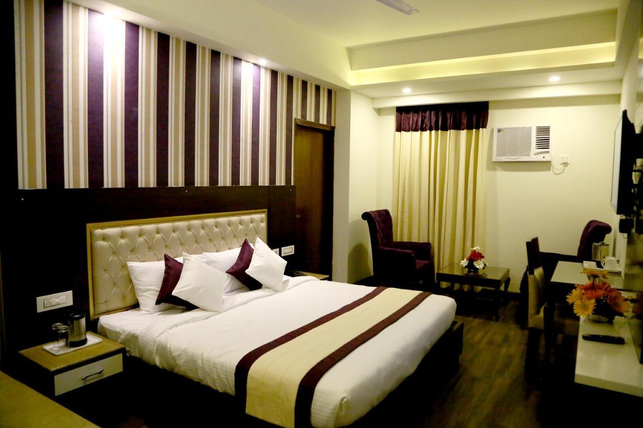 Zirakpur Hotel S C Residency מראה חיצוני תמונה